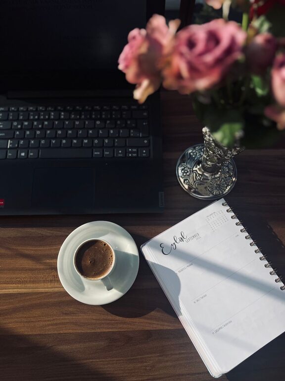 Simple Routines to Start and End Your Workday Calmly